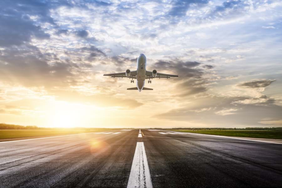 Flughafentransfer Aufsteigendes Flugzeug